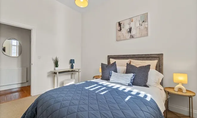 Недвижимость Shortcroft Mead Court, Cooper Road, London.: 3
