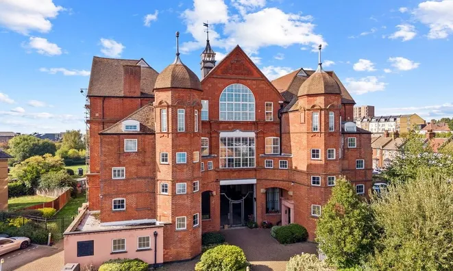 Недвижимость Shortcroft Mead Court, Cooper Road, London.: 9