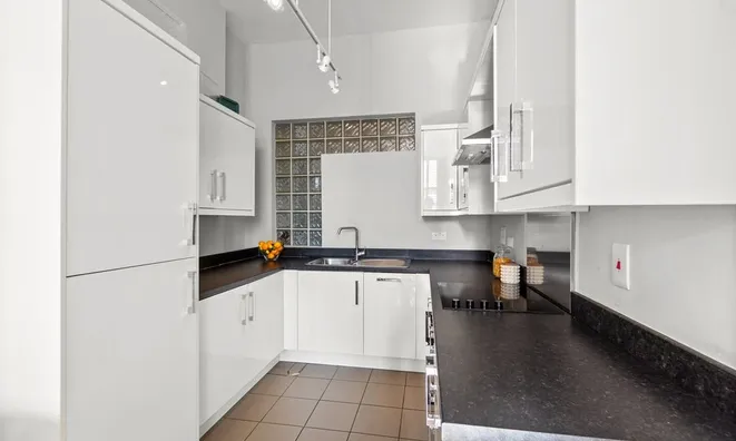 Недвижимость Shortcroft Mead Court, Cooper Road, London.: 17