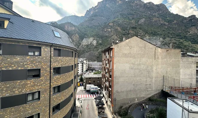 Недвижимость One-bedroom apartment in Sant Julià de Lòria: 2