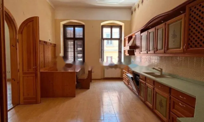 Недвижимость Квартира на ул. Карло Фаветти: 18