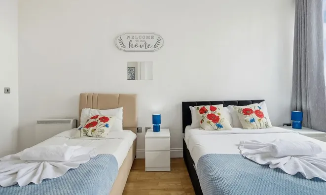 Недвижимость Gallery Apartments, 331 Commercial Road: 1