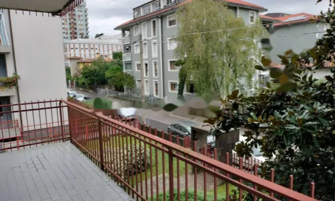 Недвижимость Трехкомнатная квартира центр: 12