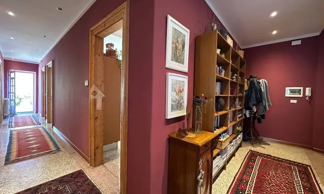 Недвижимость Трехкомнатная квартира, центр: 5