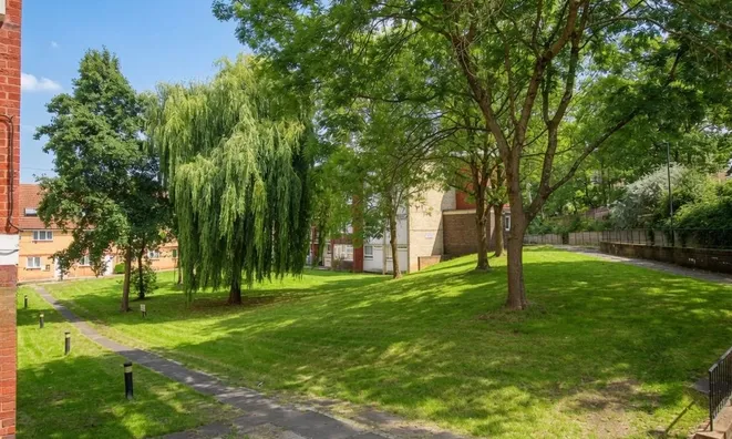 Недвижимость Ainsworth Close: 6