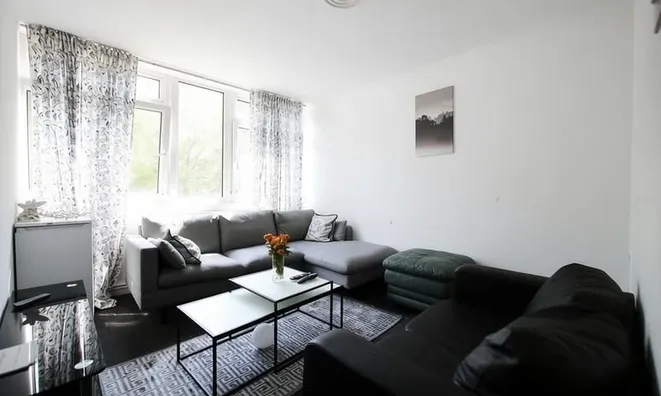 Недвижимость Ainsworth Close: 9