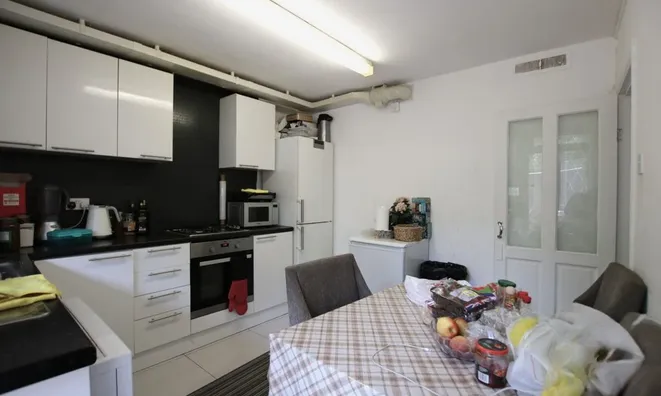 Недвижимость Ainsworth Close: 12