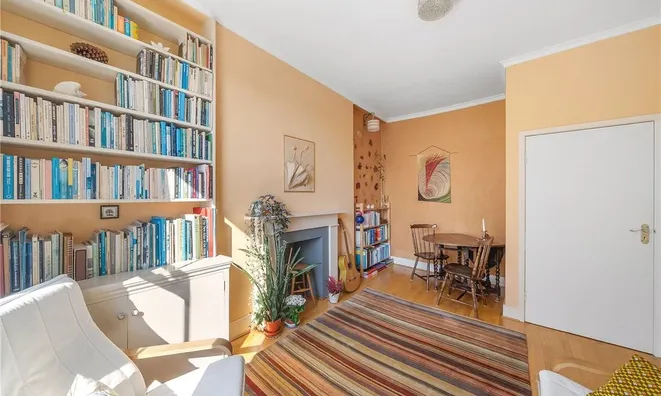 Недвижимость Cathcart Road: 2