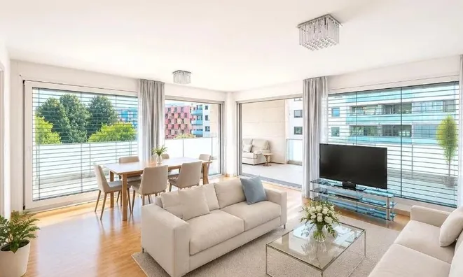 Недвижимость Apartment 4 rooms: 1
