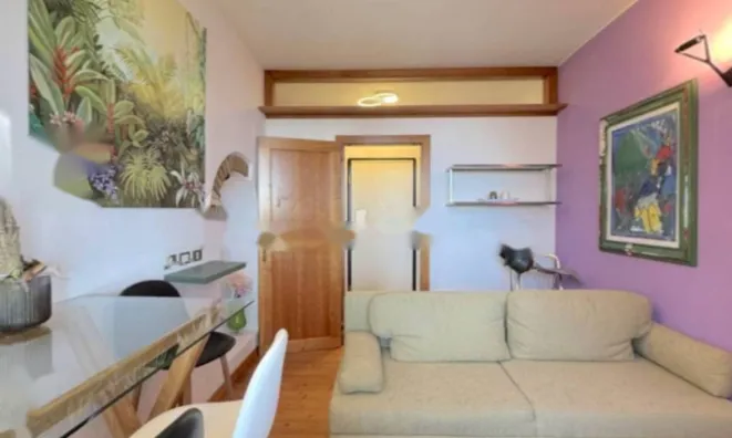 Недвижимость Трехкомнатная у Замка 3: 1