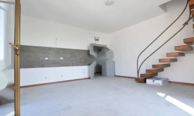 Недвижимость Трёхкомнатная Центр Гориция: 3