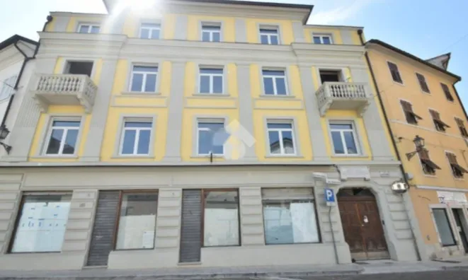 Недвижимость Двухкомнатная квартира в центре: 5