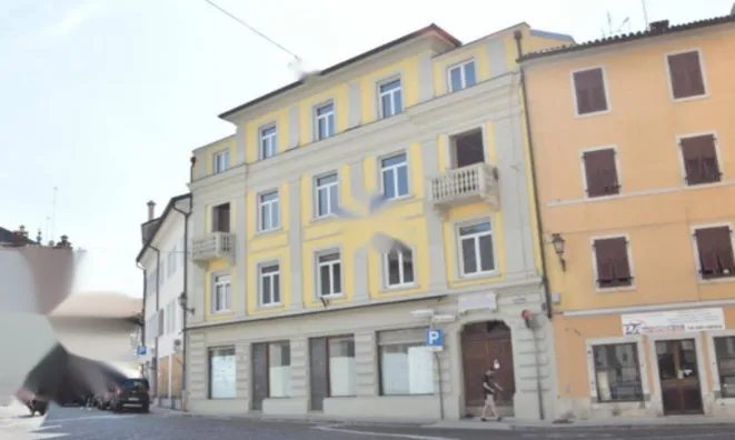 Недвижимость Двухкомнатная квартира в центре: 8