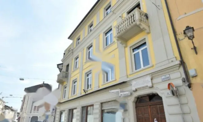 Недвижимость Двухкомнатная квартира в центре: 9