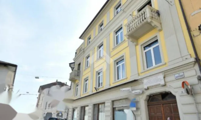 Недвижимость Двухкомнатная квартира в центре: 10