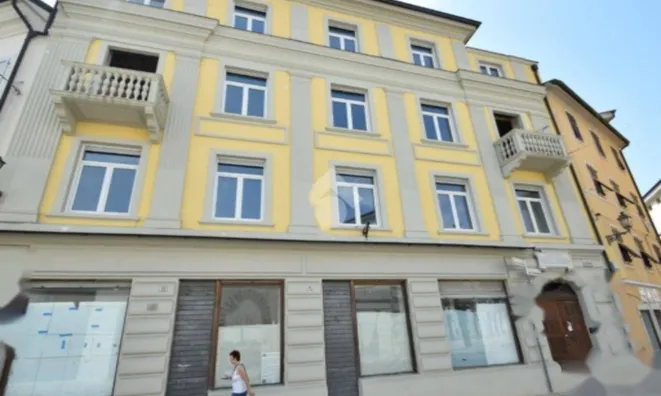 Недвижимость Двухкомнатная квартира в центре: 12