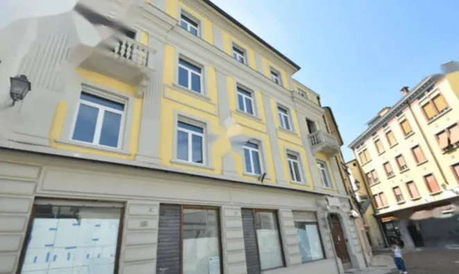 Недвижимость Двухкомнатная квартира в центре: 13