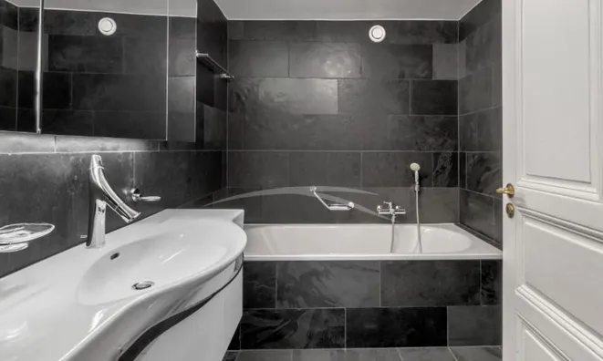 Недвижимость Apartment 5 rooms: 6