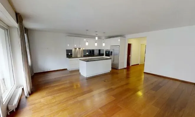 Недвижимость Apartment 8 rooms: 2