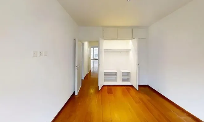 Недвижимость Apartment 8 rooms: 4