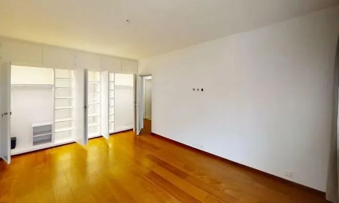 Недвижимость Apartment 8 rooms: 5