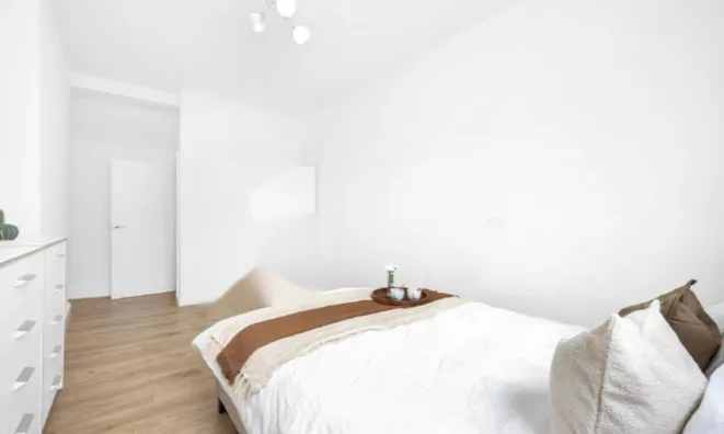 Недвижимость Сильвестер Пасс, Хакни Е8: 4