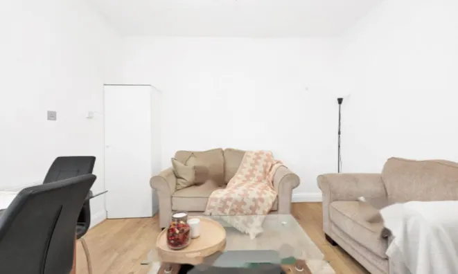 Недвижимость Сильвестер Пасс, Хакни Е8: 6