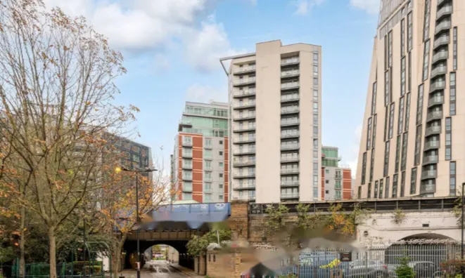 Недвижимость Саламанкская площадь: 6