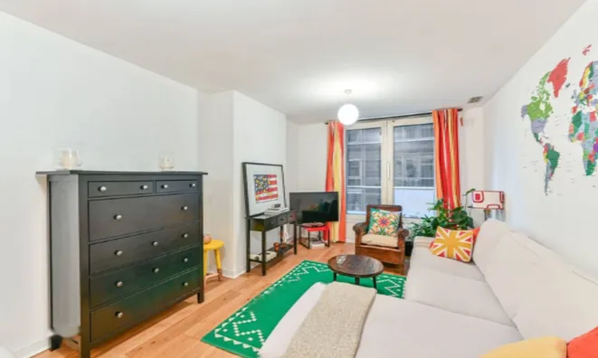 Недвижимость Саламанкская площадь: 9