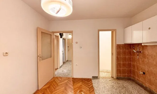 Недвижимость Трёхкомнатная квартира в центре: 4