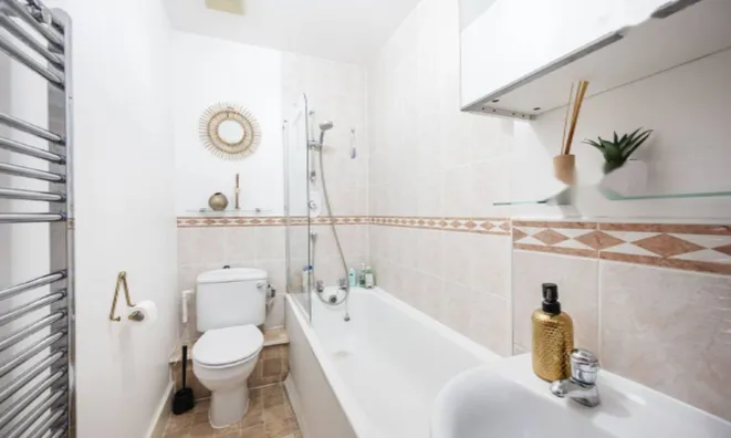 Недвижимость Коммерческая Роуд, Лондон: 8