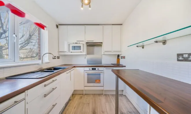 Недвижимость Кресент Стивенсона, Лондон: 11