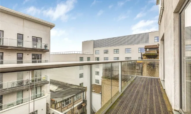 Недвижимость Коммершл Роуд, Лондон: 10