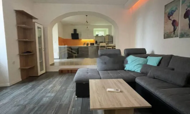 Недвижимость Двухкомнатная квартира в Центре: 1