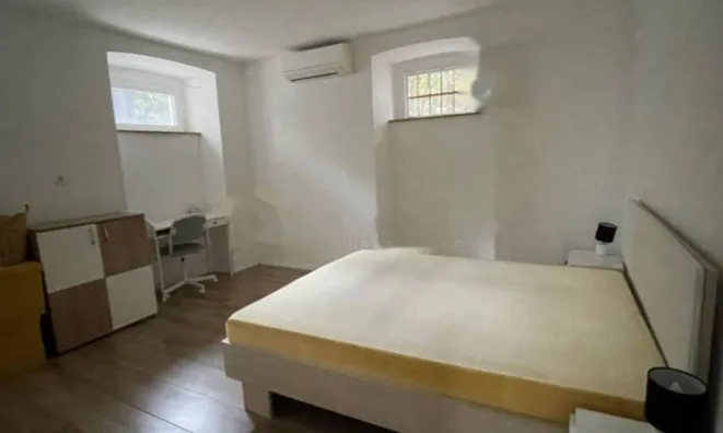 Недвижимость Двухкомнатная квартира в Центре: 10