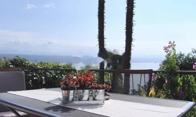 Недвижимость Двухкомнатная квартира в центре: 2