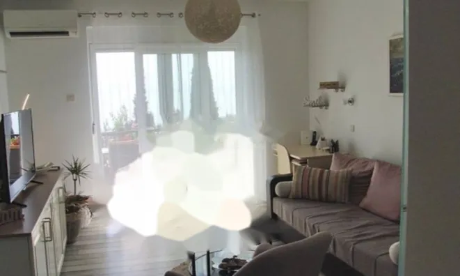 Недвижимость Двухкомнатная квартира в центре: 3