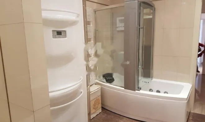 Недвижимость Трехкомнатная квартира в Центре: 11