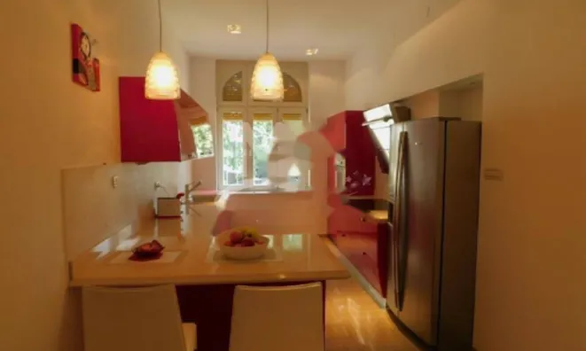 Недвижимость Трехкомнатная квартира в Центре: 26