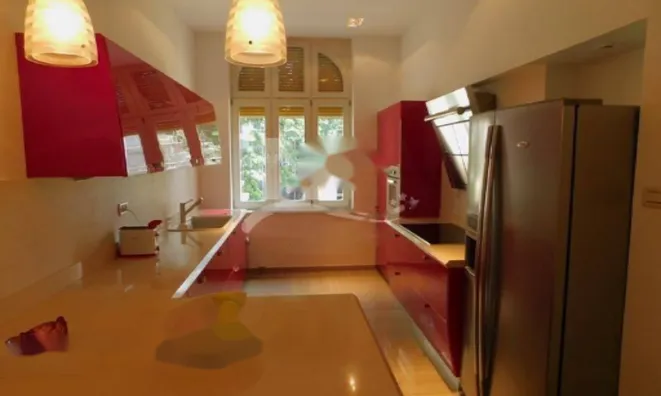 Недвижимость Трехкомнатная квартира в Центре: 27