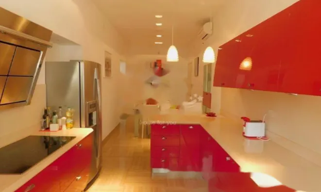 Недвижимость Трехкомнатная квартира в Центре: 30