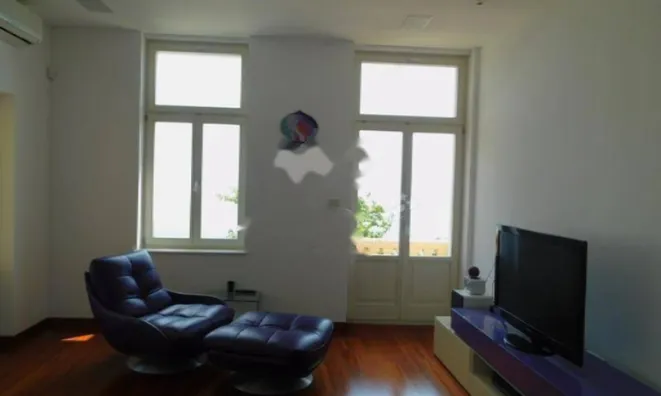 Недвижимость Трехкомнатная квартира в Центре: 32