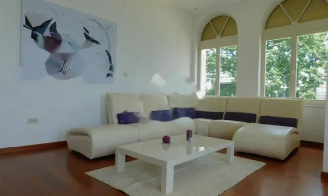 Недвижимость Трехкомнатная квартира в Центре: 33