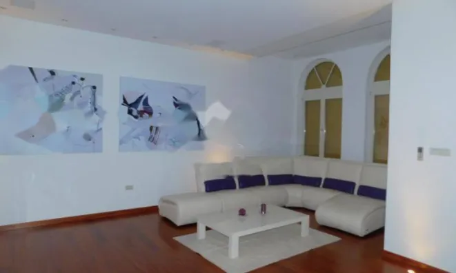 Недвижимость Трехкомнатная квартира в Центре: 47