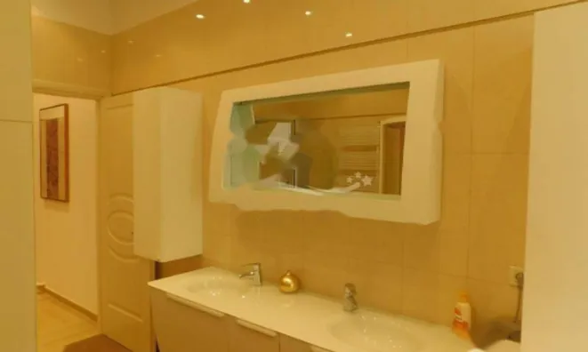 Недвижимость Трехкомнатная квартира в Центре: 52