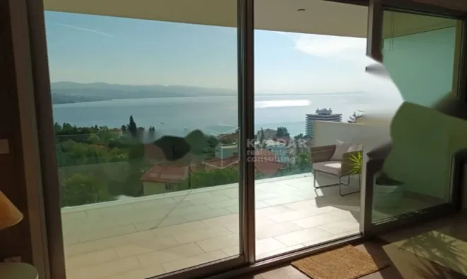 Недвижимость Трехкомнатная квартира в центре: 1