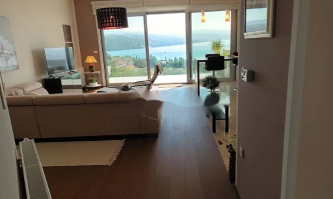 Недвижимость Трехкомнатная квартира в центре: 3