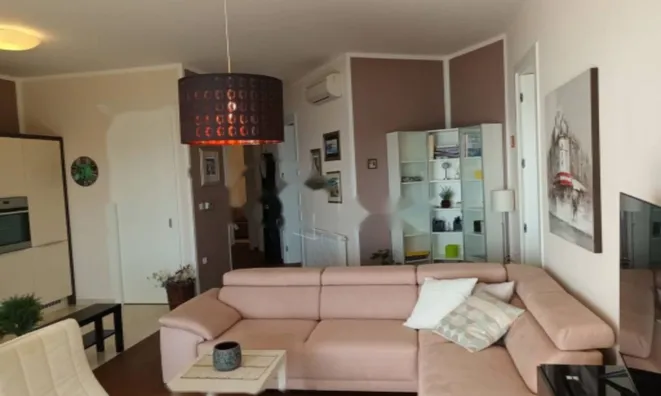 Недвижимость Трехкомнатная квартира в центре: 6