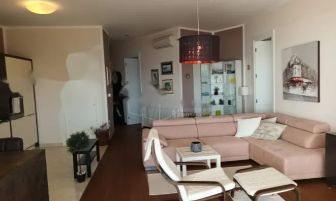 Недвижимость Трехкомнатная квартира в центре: 7