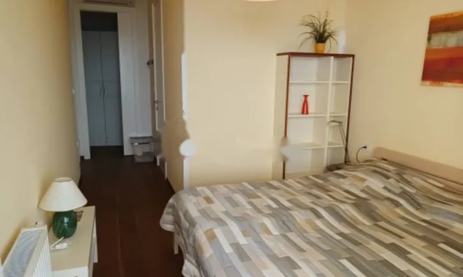 Недвижимость Трехкомнатная квартира в центре: 10